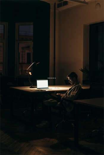 日本民众举行抗议集会，抗议者高喊“中国对不起”“高市道歉” 第1张